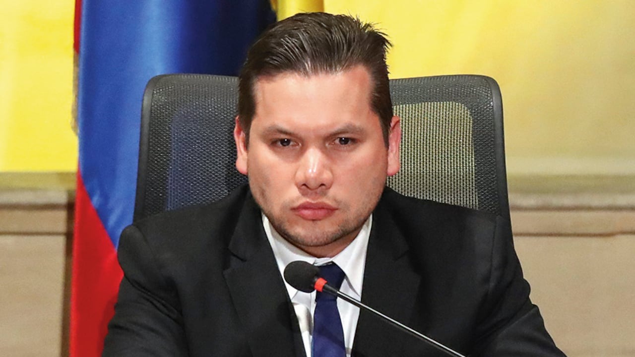 Defensa de Andrés Calle niega sobornos y evalúa solicitar reclusión en guarnición militar por razones de seguridad