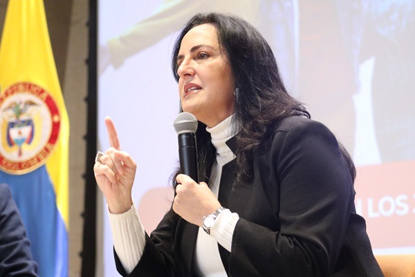 Senadora María Fernanda Cabal solicita juicio por indignidad contra el presidente Gustavo Petro por crisis humanitaria en el Catatumbo