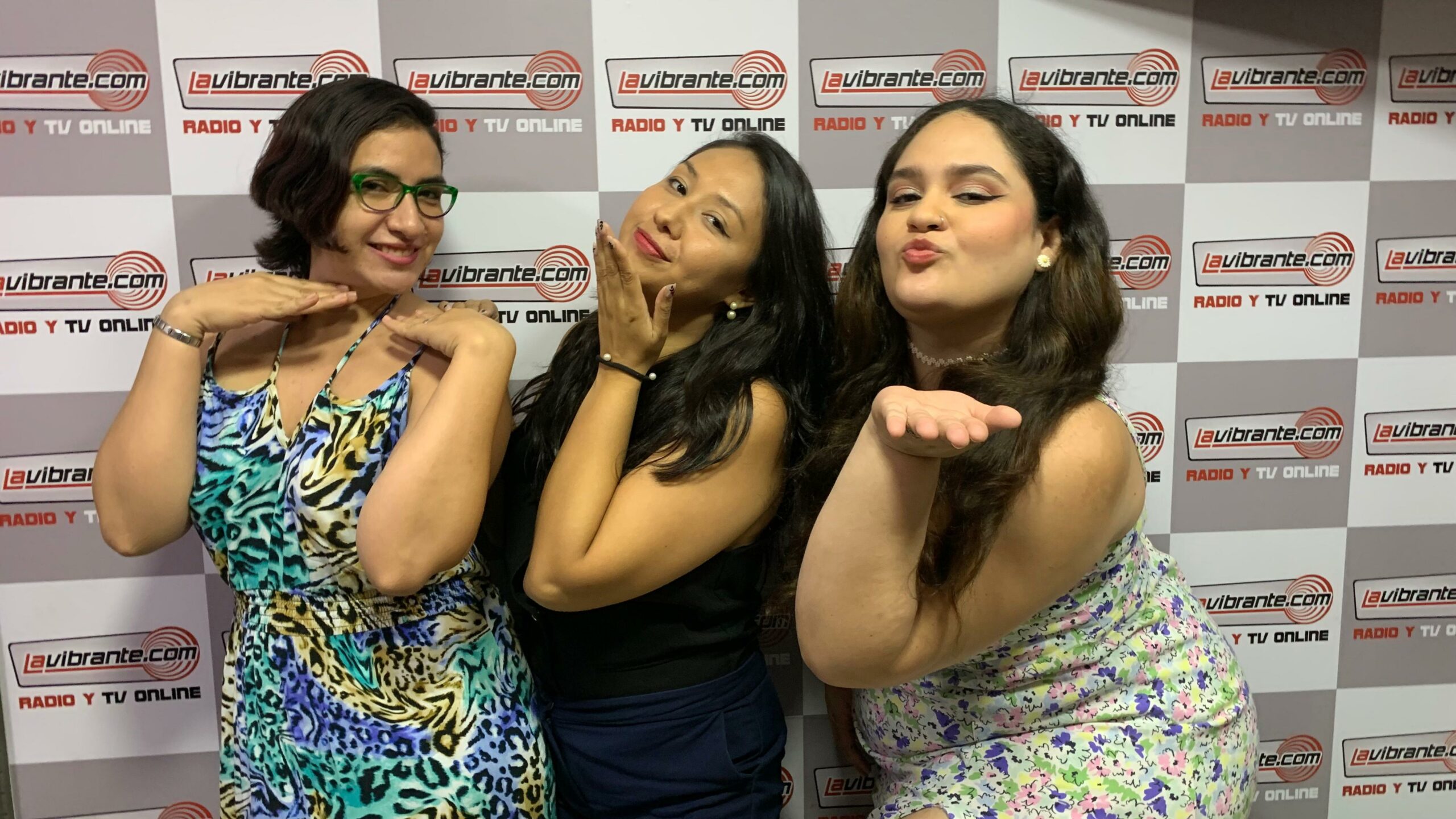 “Bendito Entre las Mujeres”: Cuatro Comediantes que Desafían el Escenario