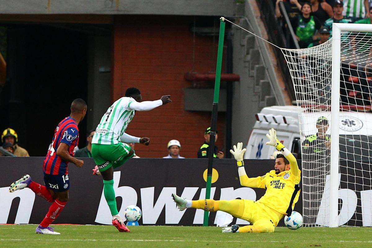 Atlético Nacional derrota a Bahía con gol de Kevin Viveros y queda a un paso de los octavos en la Copa Libertadores