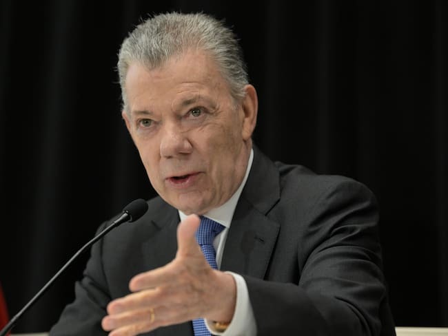 Juan Manuel Santos se desmarca del gobierno Petro y advierte sobre incumplimiento del Acuerdo de Paz