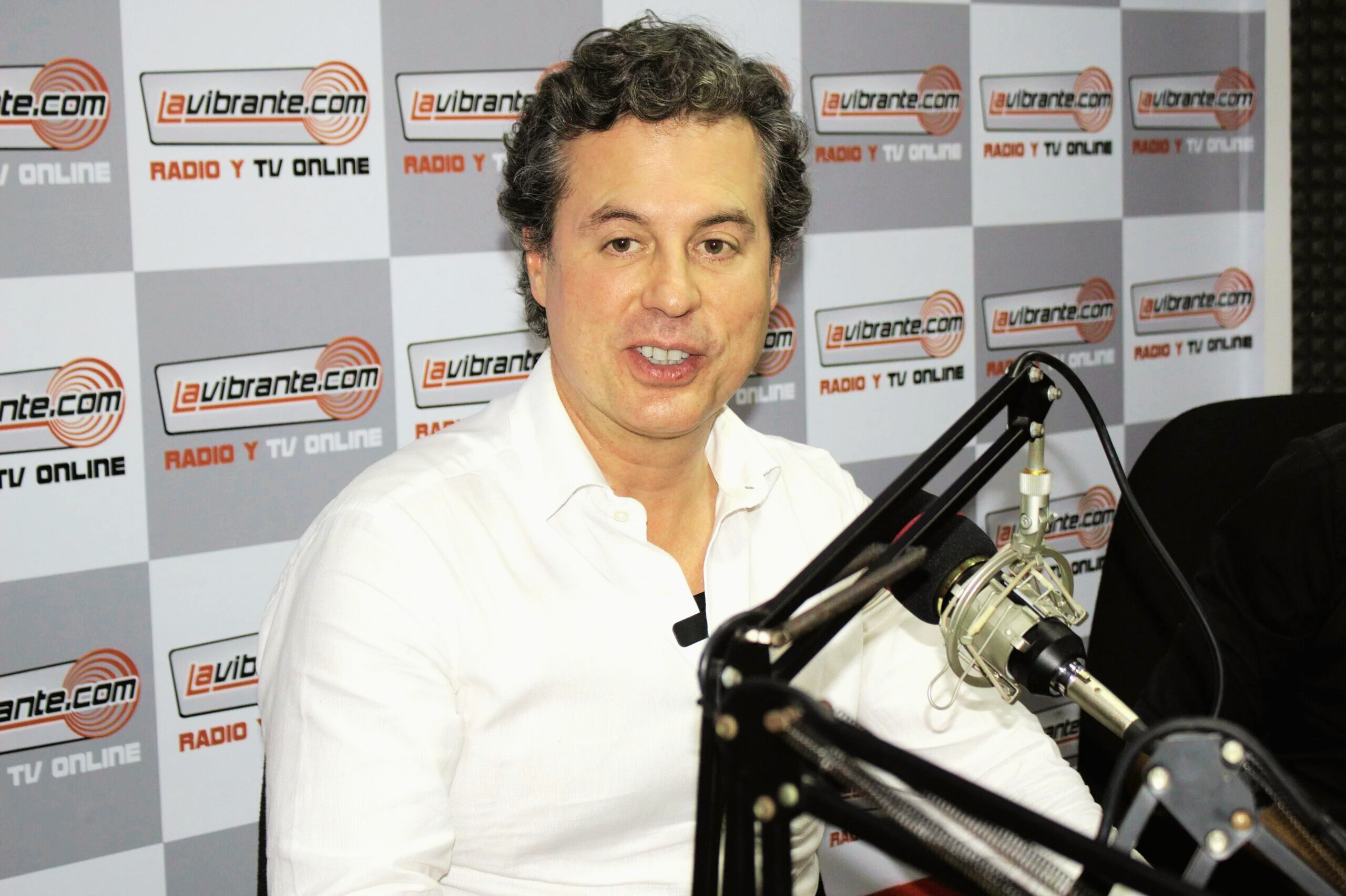 Juan Manuel Galán se une a la Marcha del Silencio en defensa de la democracia