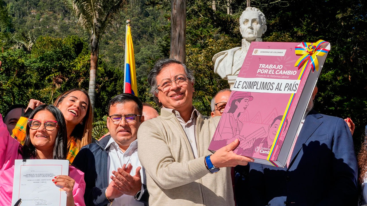 Reforma Laboral y Ley de Salud Mental ya son ley en Colombia tras sanción presidencial en la Quinta de Bolívar