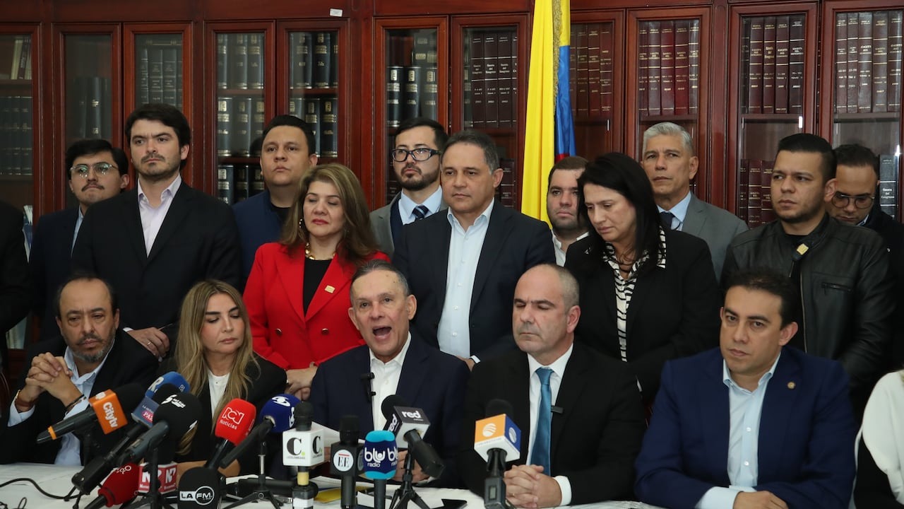 Partidos políticos se retiran de Comisión Electoral y rechazan liderazgo de Petro y Benedetti tras atentado contra Miguel Uribe