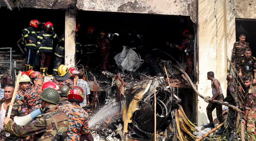 Avión militar se estrelló contra escuela y deja al menos 19 muertos