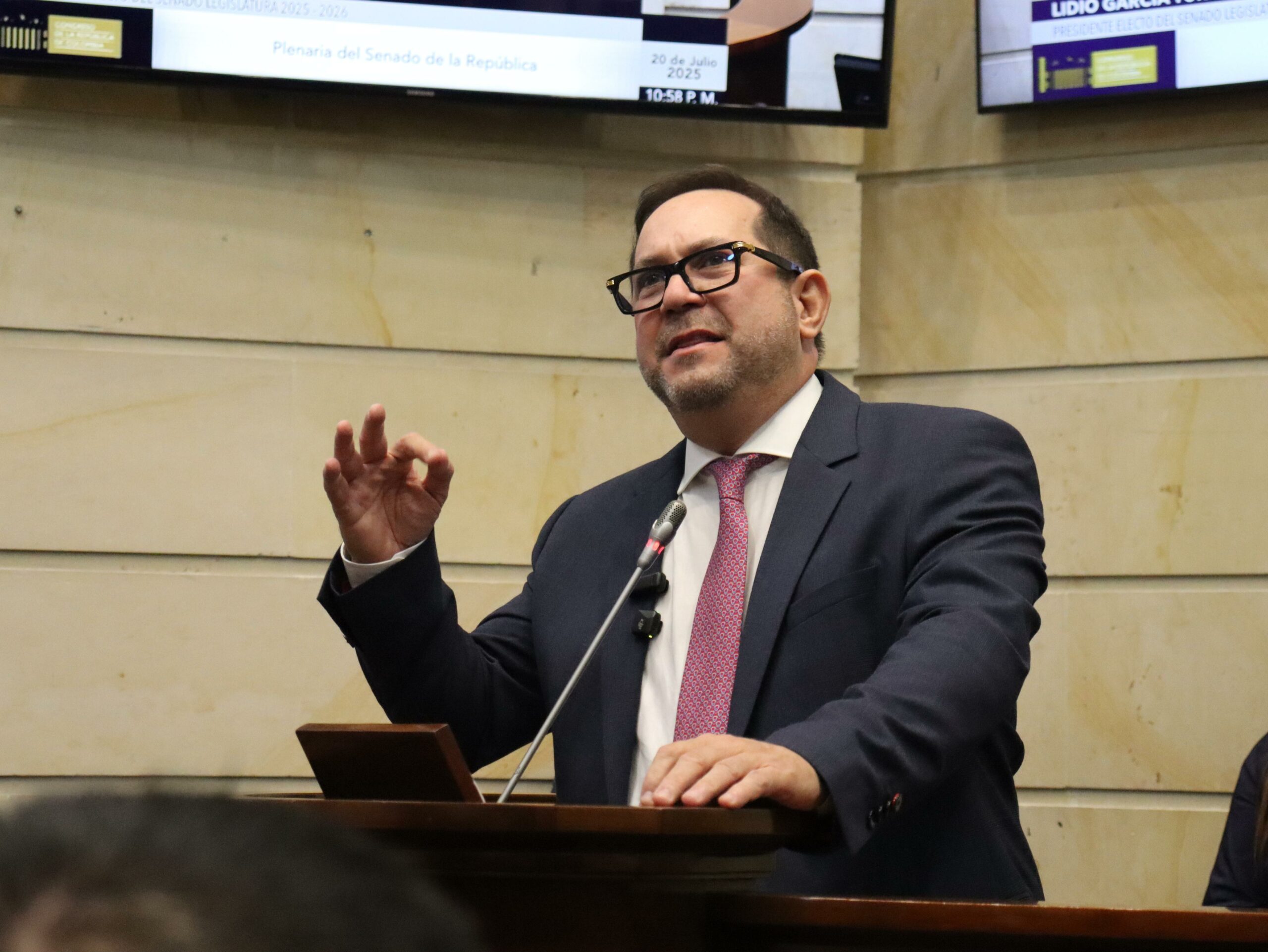 Lidio García cuestiona eliminación de la prima del Congreso y señala represalia política del Gobierno