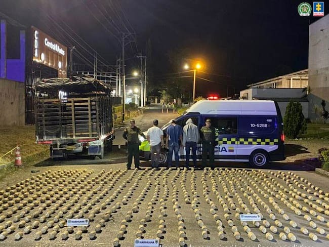 Cárcel para tres hombres capturados con más de 300 kilos de marihuana en vía Girardot-Bogotá