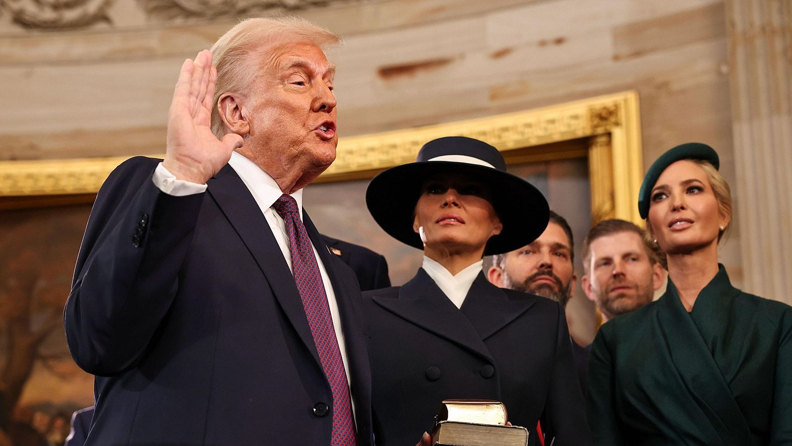 Popularidad de Trump cae al 42 % tras seis meses de gobierno: migración e inflación, los temas más críticos