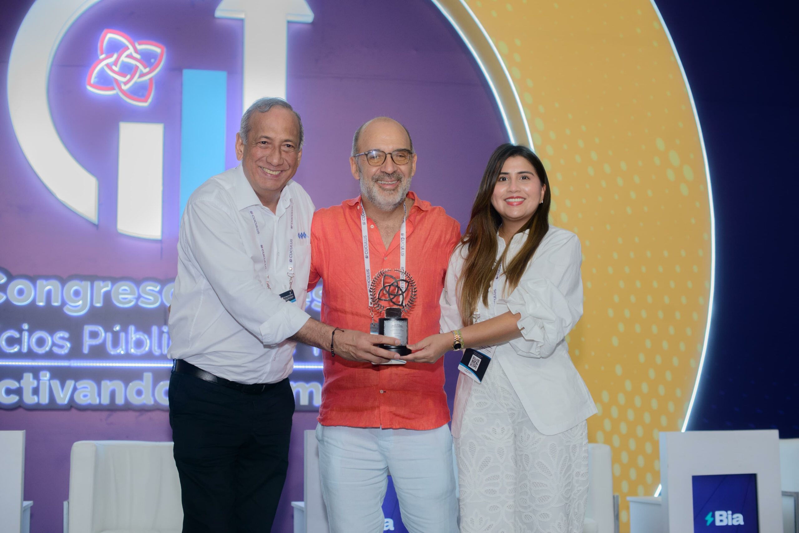 Triple A recibe el Premio Andesco 2025 por su compromiso con la educación y la sostenibilidad