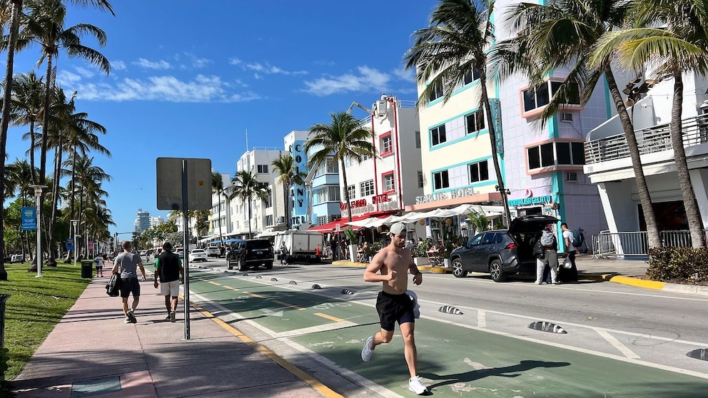 Miami inicia la semana con calor extremo, lluvias en la tarde y alerta por oleaje peligroso en las playas