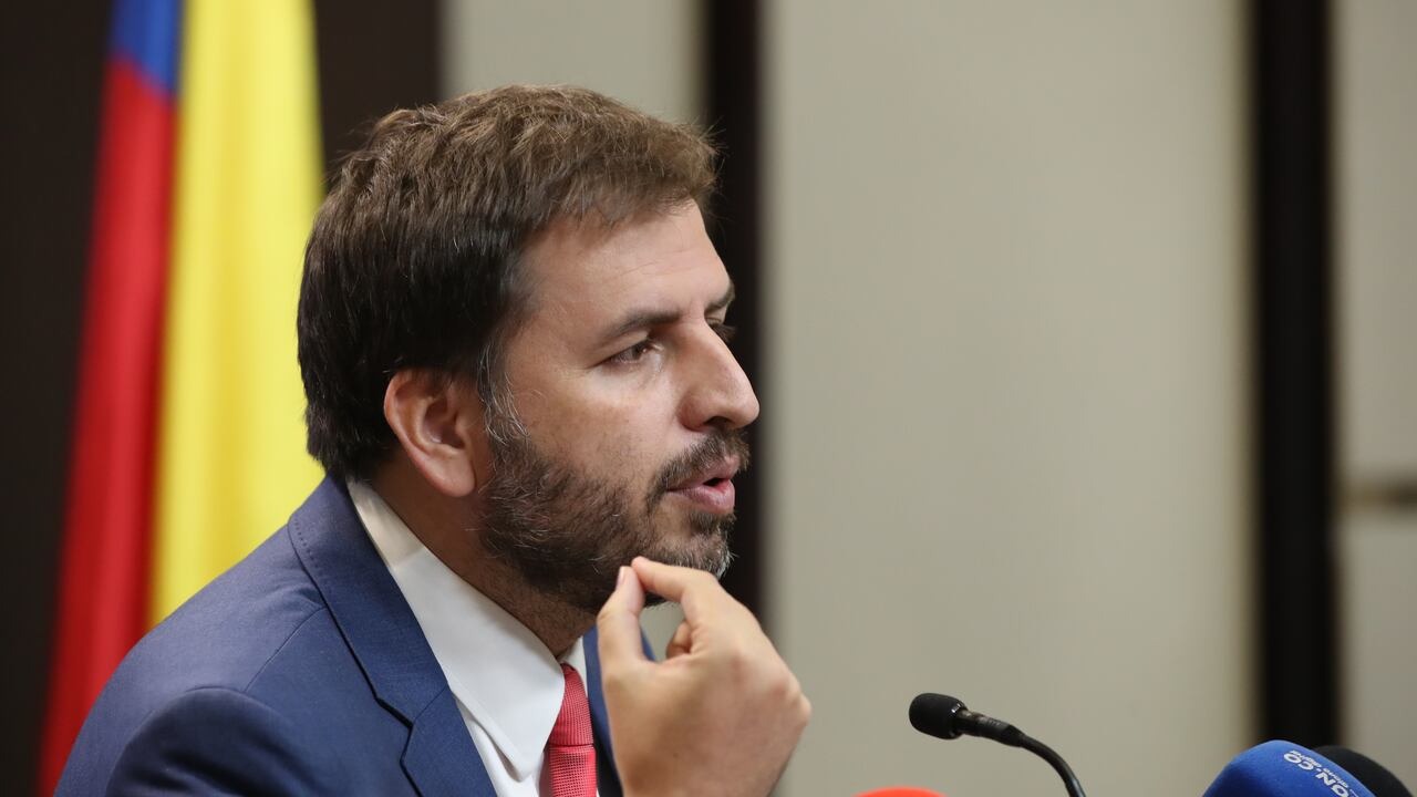 Andrés Forero exige la renuncia inmediata de Alfredo Saade tras polémicas declaraciones sobre la muerte de Miguel Uribe