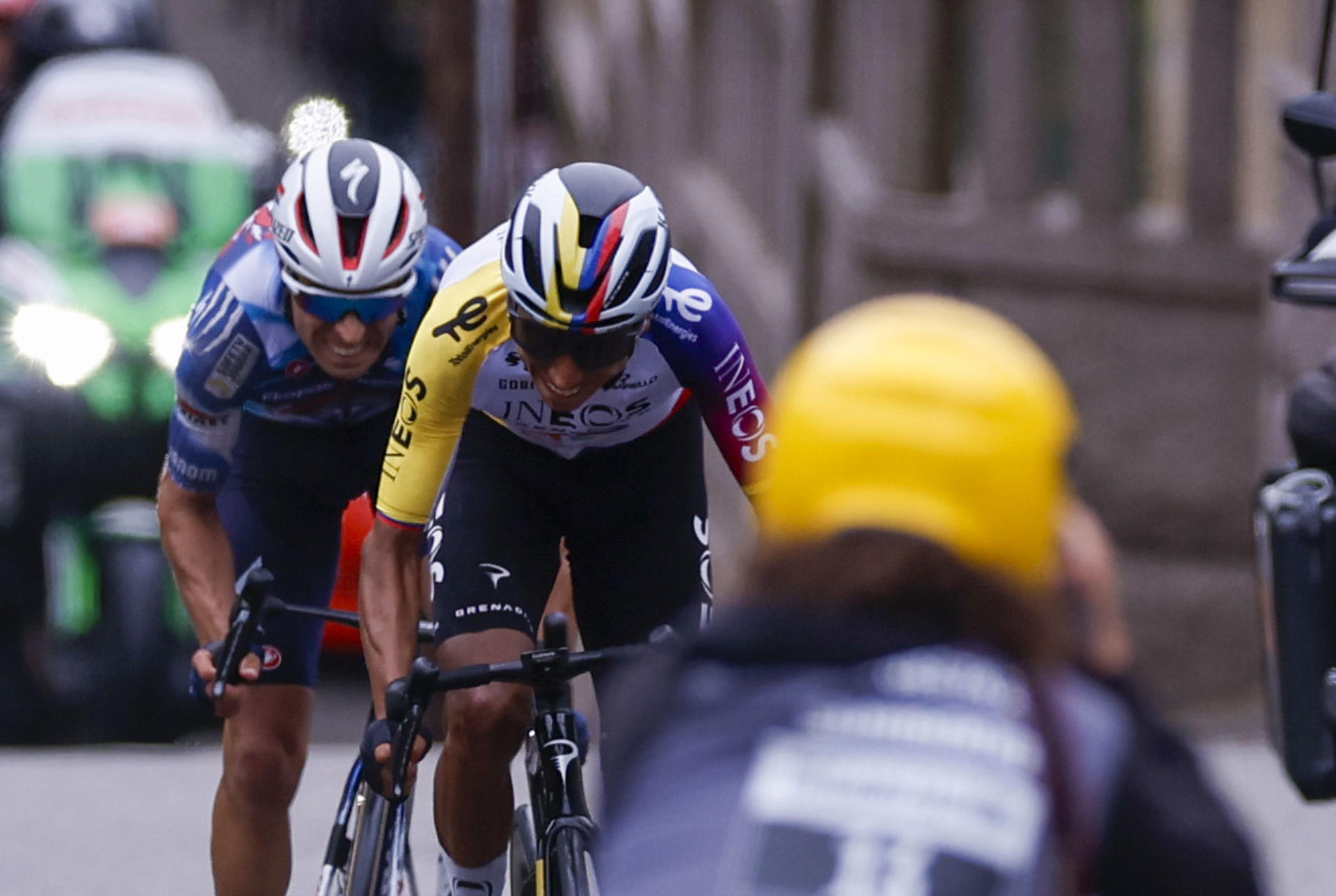 Egan Bernal se impone en la etapa 16 de la Vuelta y avanza posiciones en la clasificación general