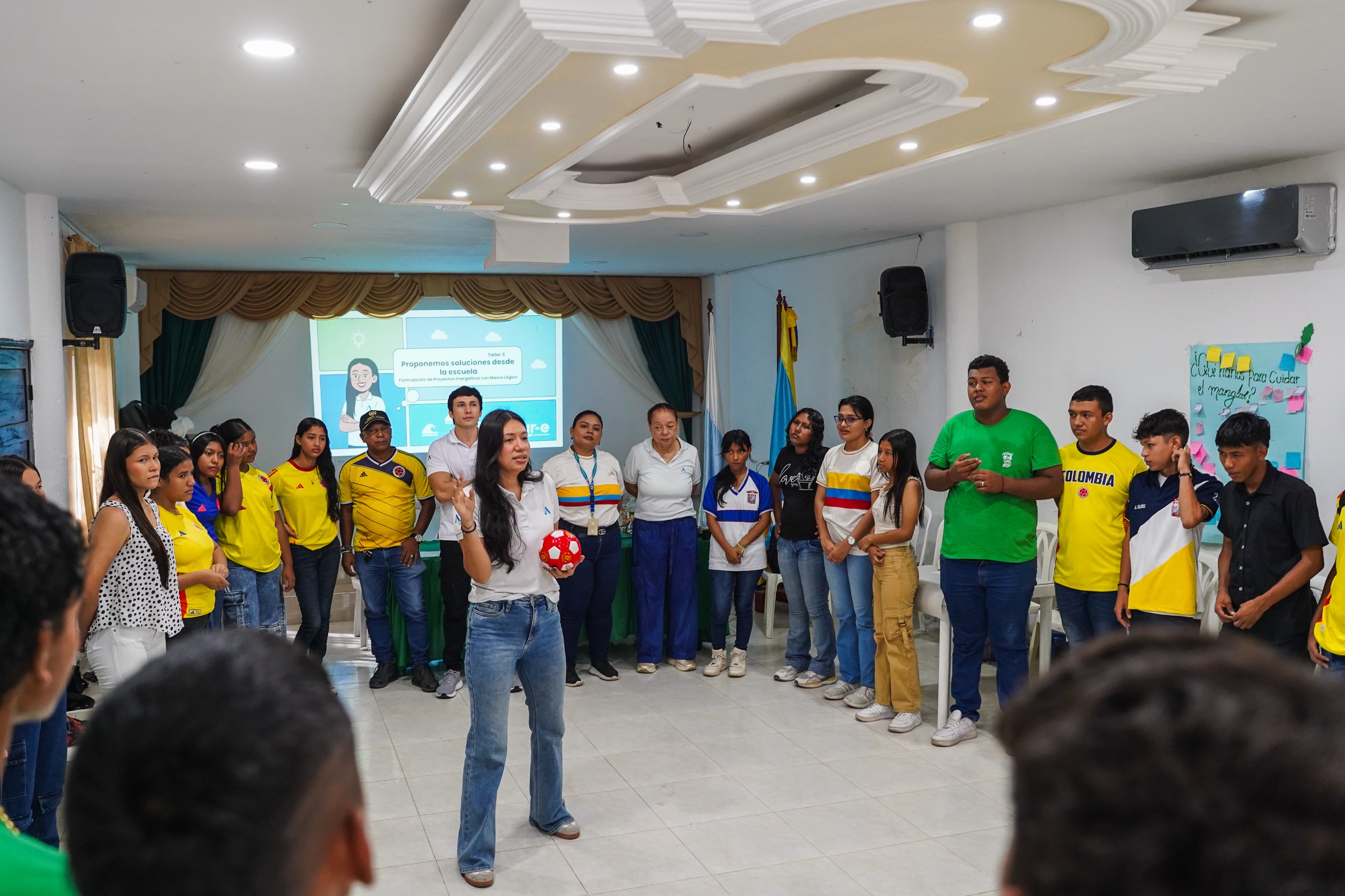 Jóvenes de Puebloviejo se forman como líderes en energía sostenible con la Escuela de Vigilancia Social y Sostenibilidad