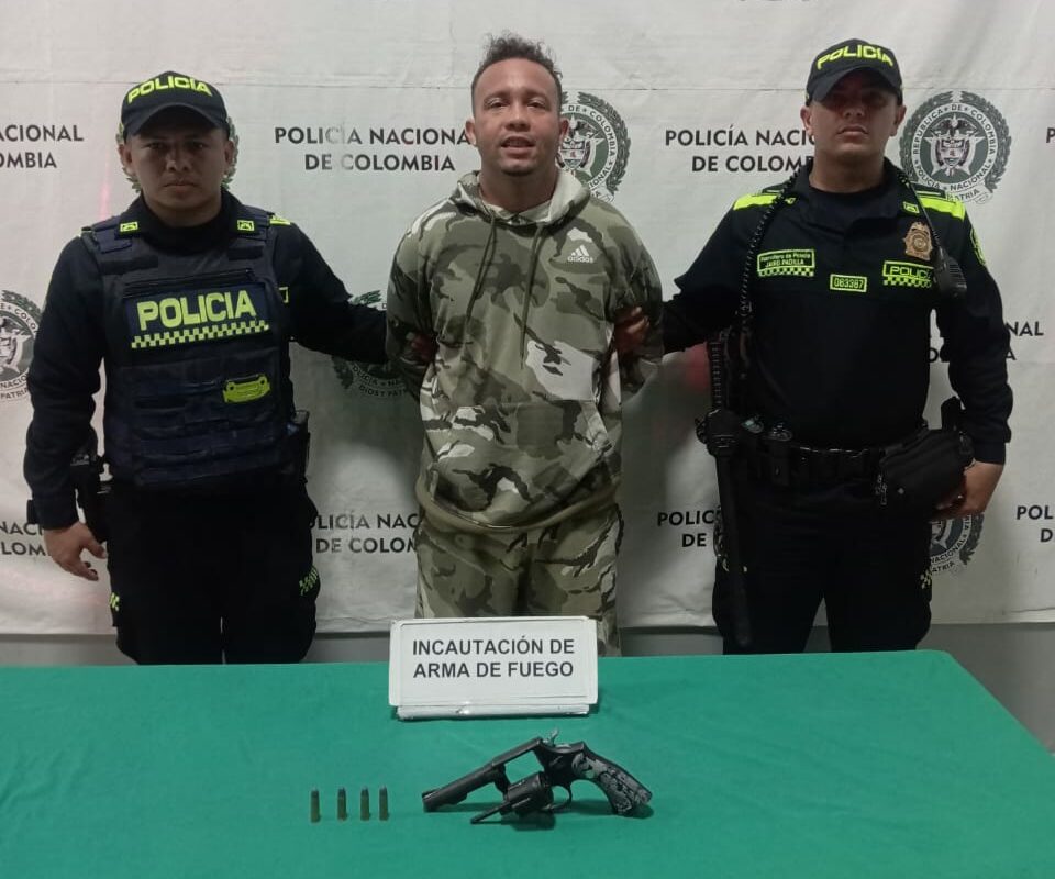 Policía captura a presunto delincuente con arma ilegal en el barrio Santo Domingo de Barranquilla