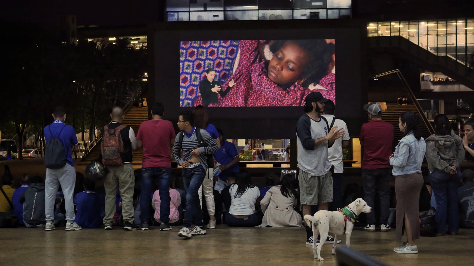 Medellín marca un hito con su primer ciclo de cine accesible para personas con discapacidad sensorial
