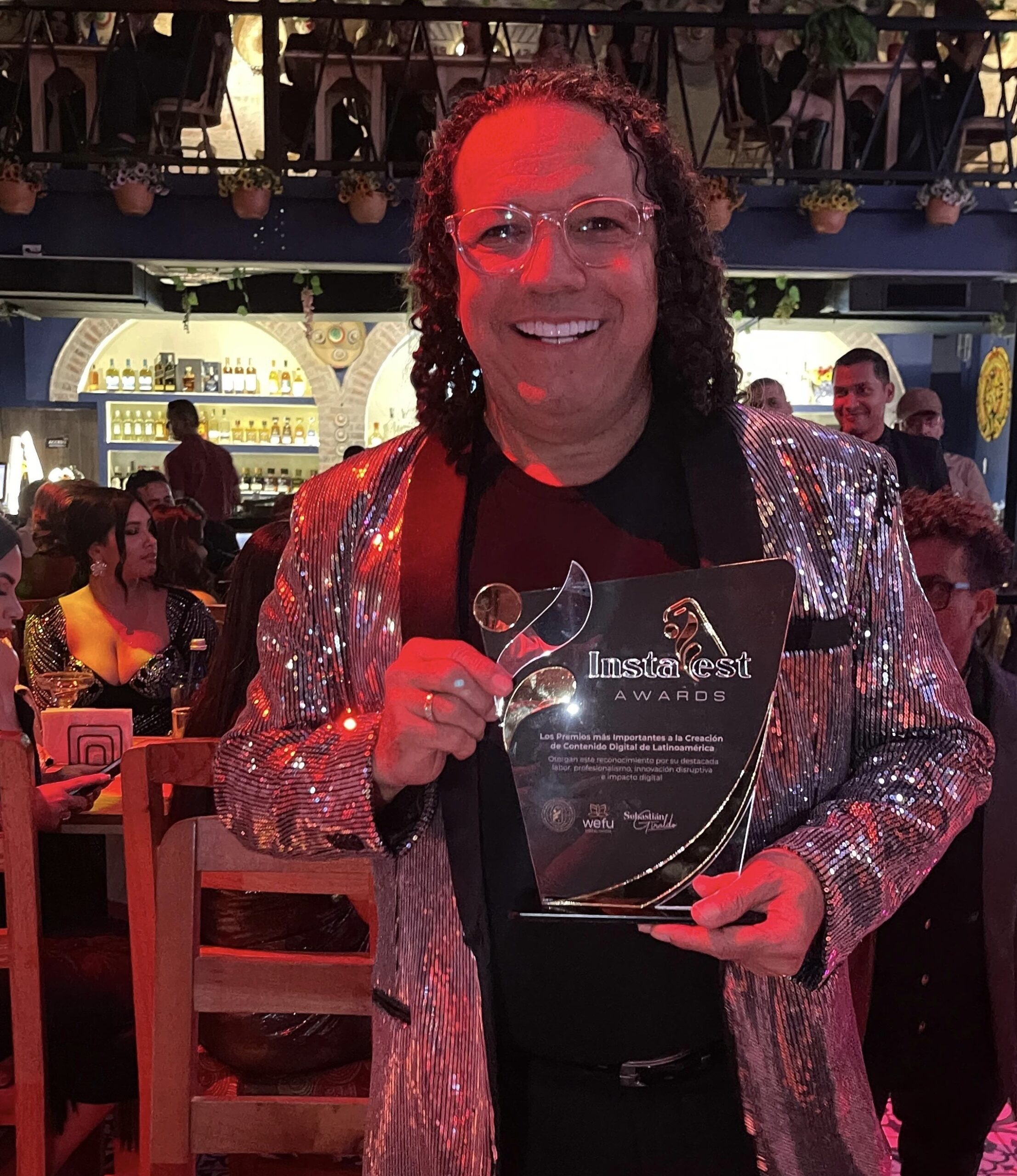 Joselo de Colombia recibe reconocimiento en los Premios Instafest por su destacada trayectoria