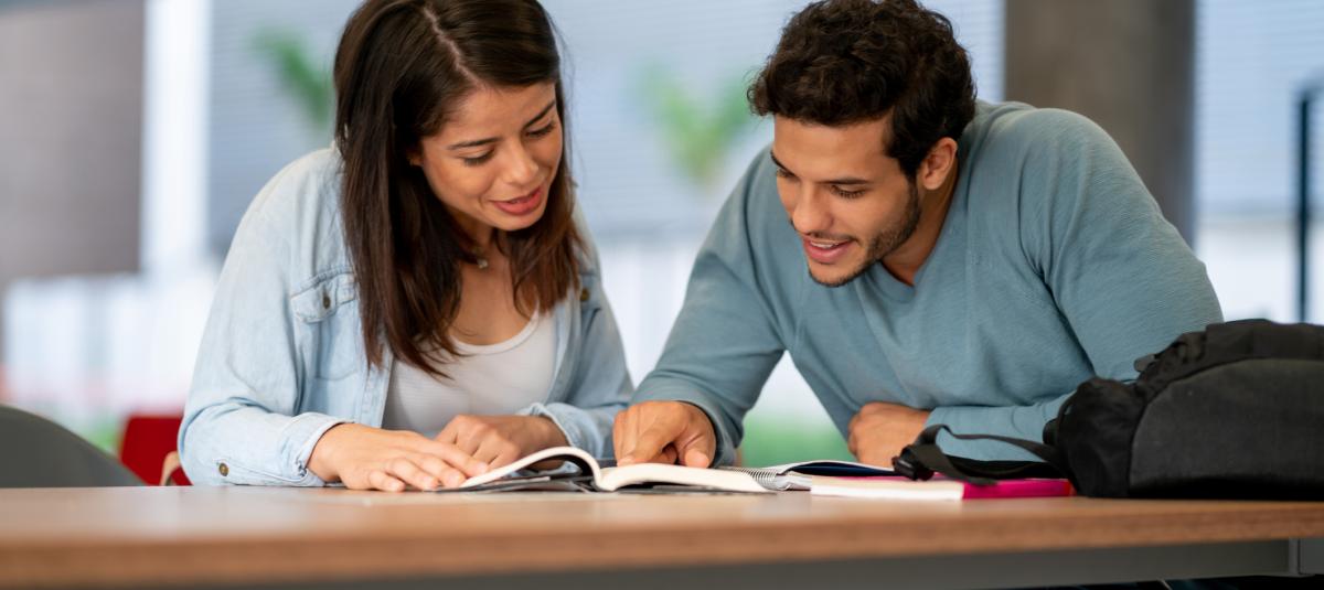 Menos del 10 % de los colombianos domina inglés y el mercado laboral exige bilingüismo