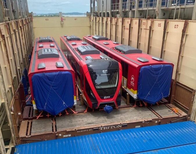 El primer tren del Metro de Bogotá ya está en Colombia tras su arribo al puerto de Cartagena