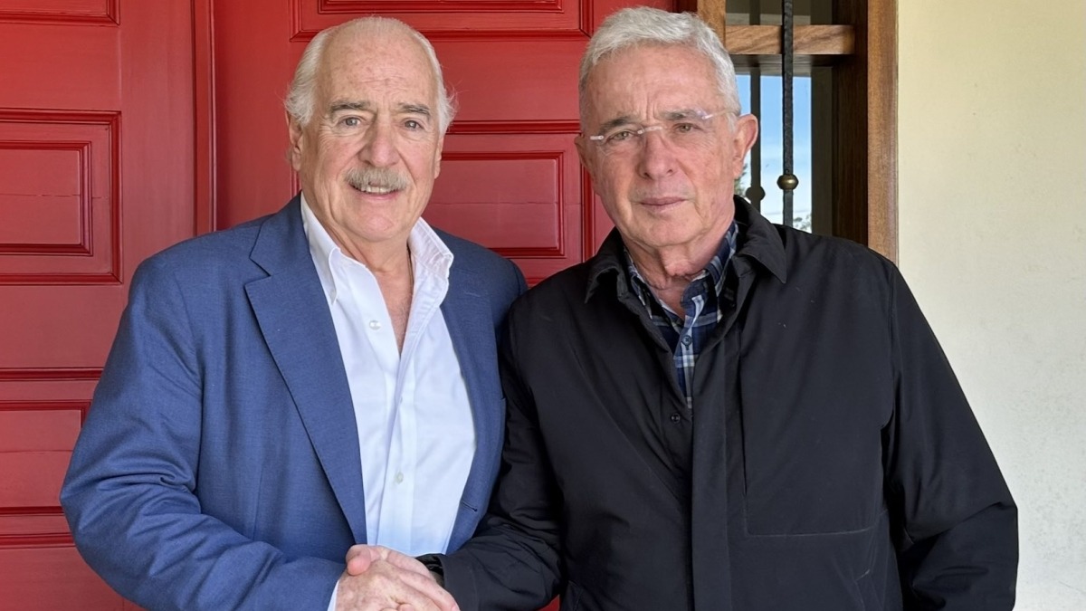 Uribe y Pastrana piden a Petro claridad sobre sus vínculos con Maduro en medio de la crisis con Estados Unidos