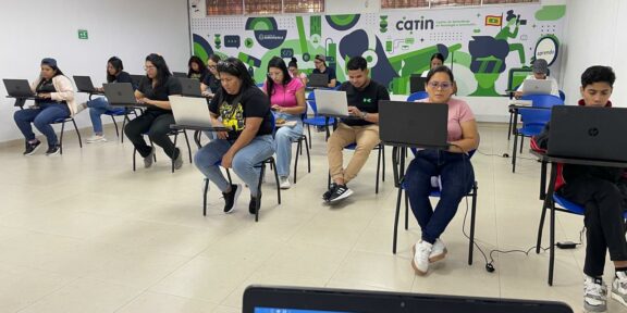 Barranquilla impulsa la educación digital con nuevos cursos gratuitos en los CATIN