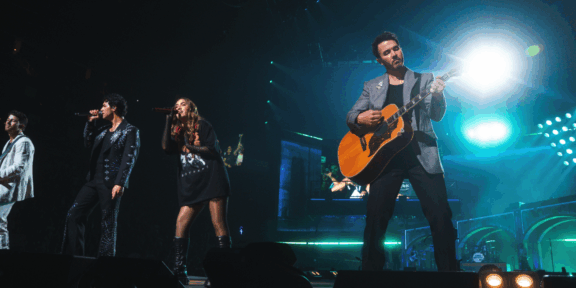 Ela Taubert conquista México con un lleno total en el Teatro Metropólitan