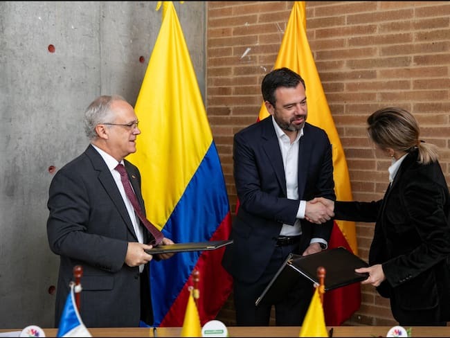 Bogotá fortalece lazos con Francia con un acuerdo de cooperación por 150 millones de euros
