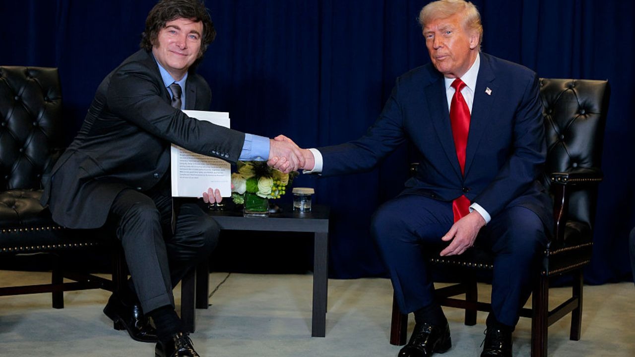 Donald Trump recibirá a Javier Milei en Washington tras concretarse un préstamo de 20.000 millones de dólares para rescatar al peso argentino