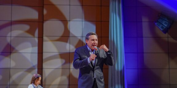 Mauricio Lizcano pide serenidad nacional y respeto por las instituciones tras absolución del expresidente Álvaro Uribe