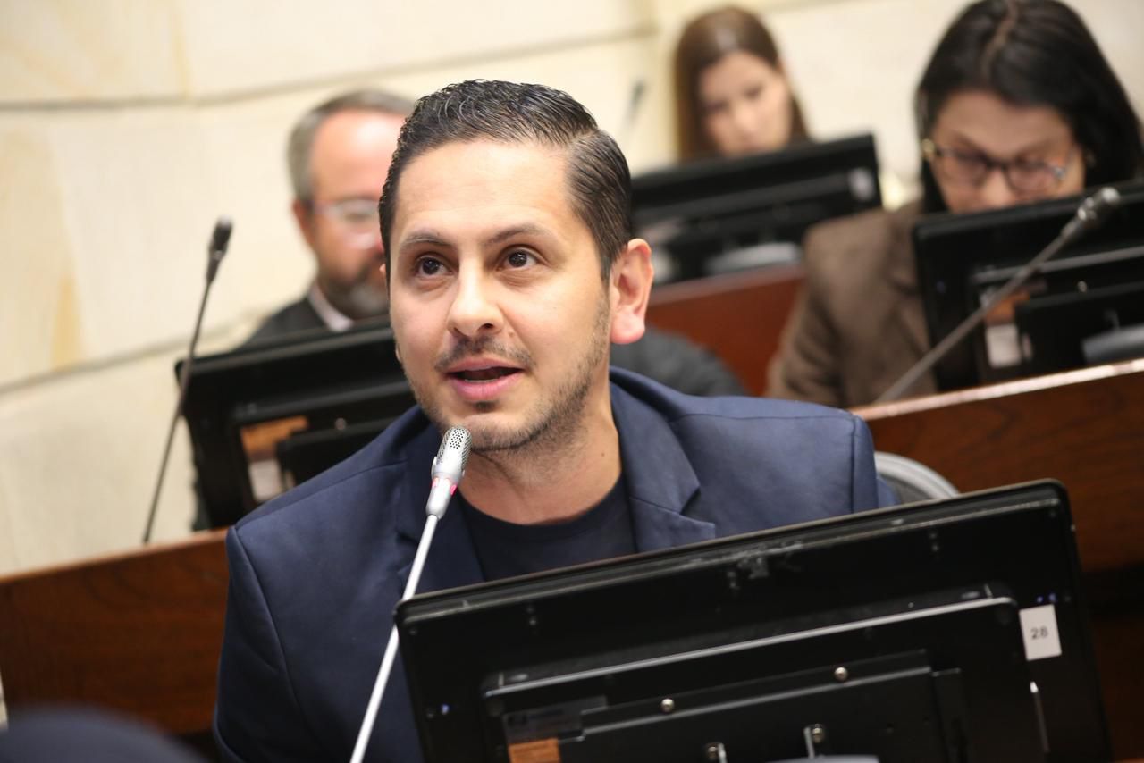 Senador Esteban Quintero exige al Gobierno cumplir sus promesas y dejar los discursos vacíos