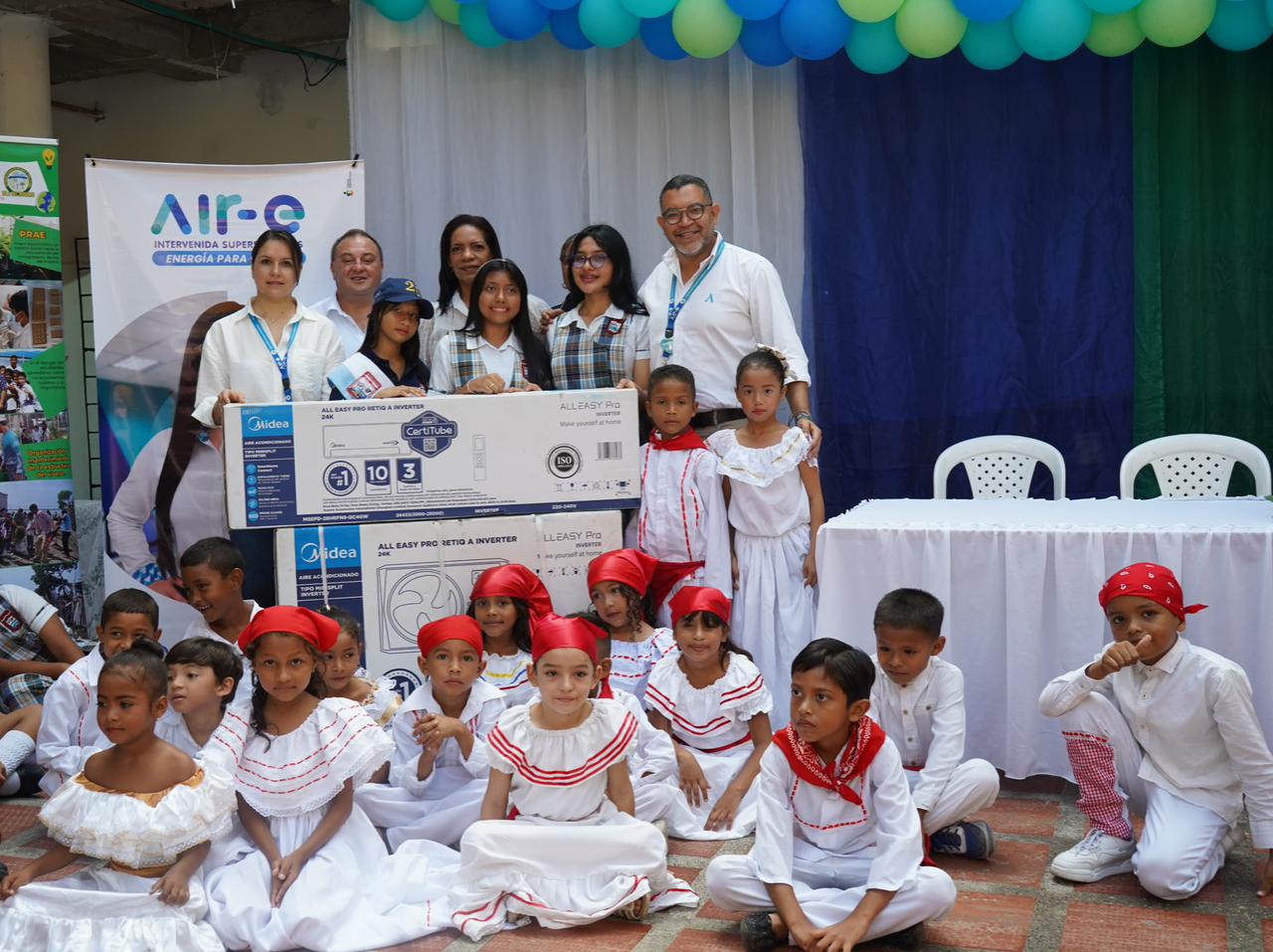 Air-e fortalece la educación en Puebloviejo con entrega de equipos a la escuela de Isla del Rosario