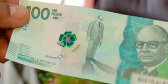 Alertan por circulación de billetes falsos de $100.000 en Colombia con seriales repetidos