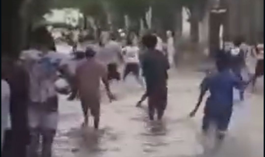 Enfrentamiento entre jóvenes de Villa Adela y Prado Soledad genera preocupación tras fuertes lluvias