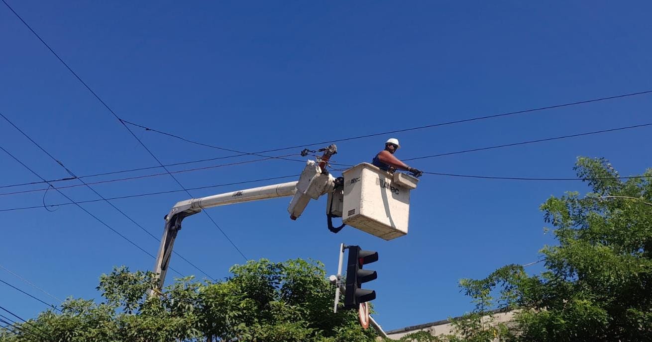 Air-e realizará poda preventiva e instalación de postes en zona rural de Piojó este 4 de diciembre