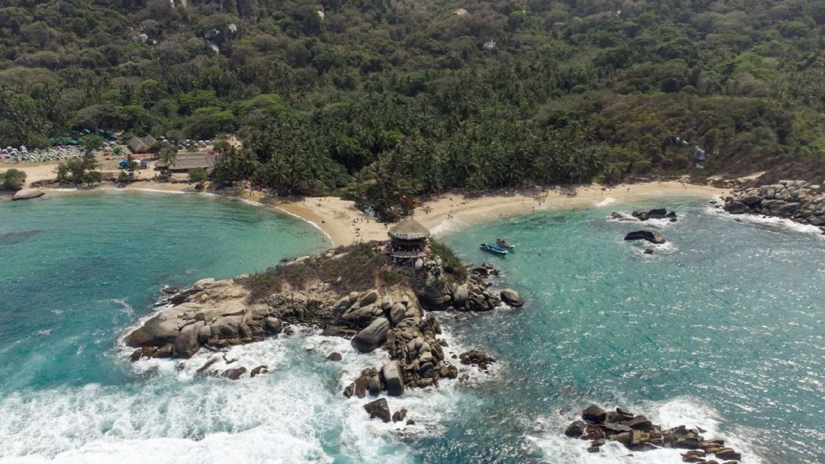 El Parque Tayrona reabre sus puertas y recibe a miles de turistas tras su cierre temporal por conservación