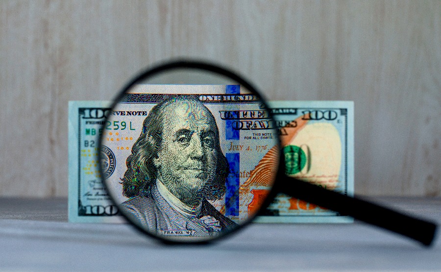 Alerta en Florida por billetes falsos en circulación que imitan a los de 100 dólares