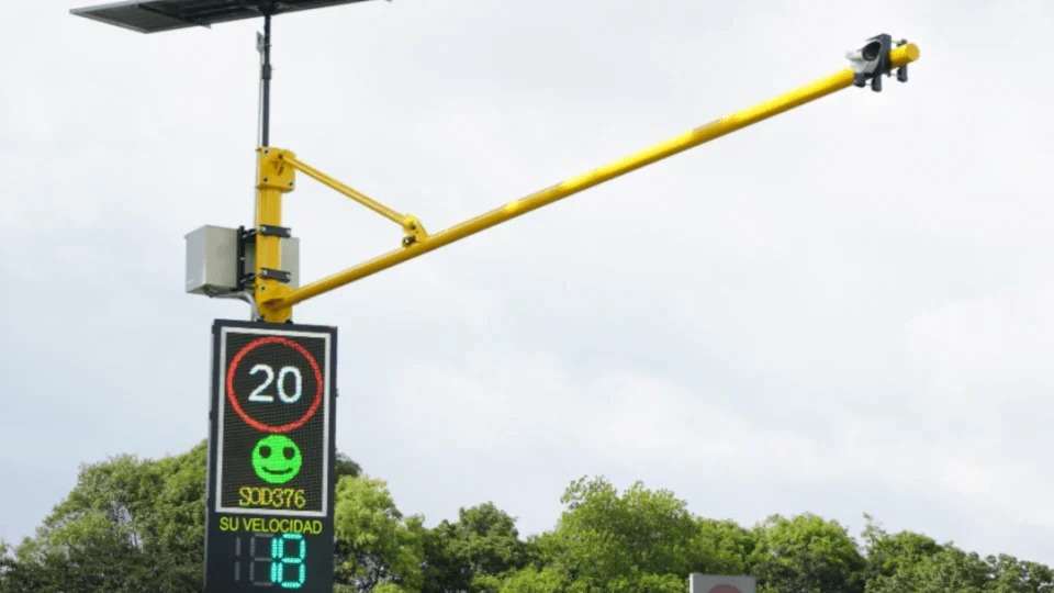 Bogotá refuerza el control vial y aclara dudas sobre los nuevos sensores de velocidad