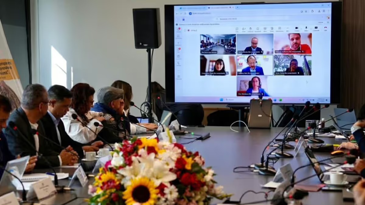 Centrales obreras y empresarios exponen propuestas opuestas para el salario mínimo de 2026