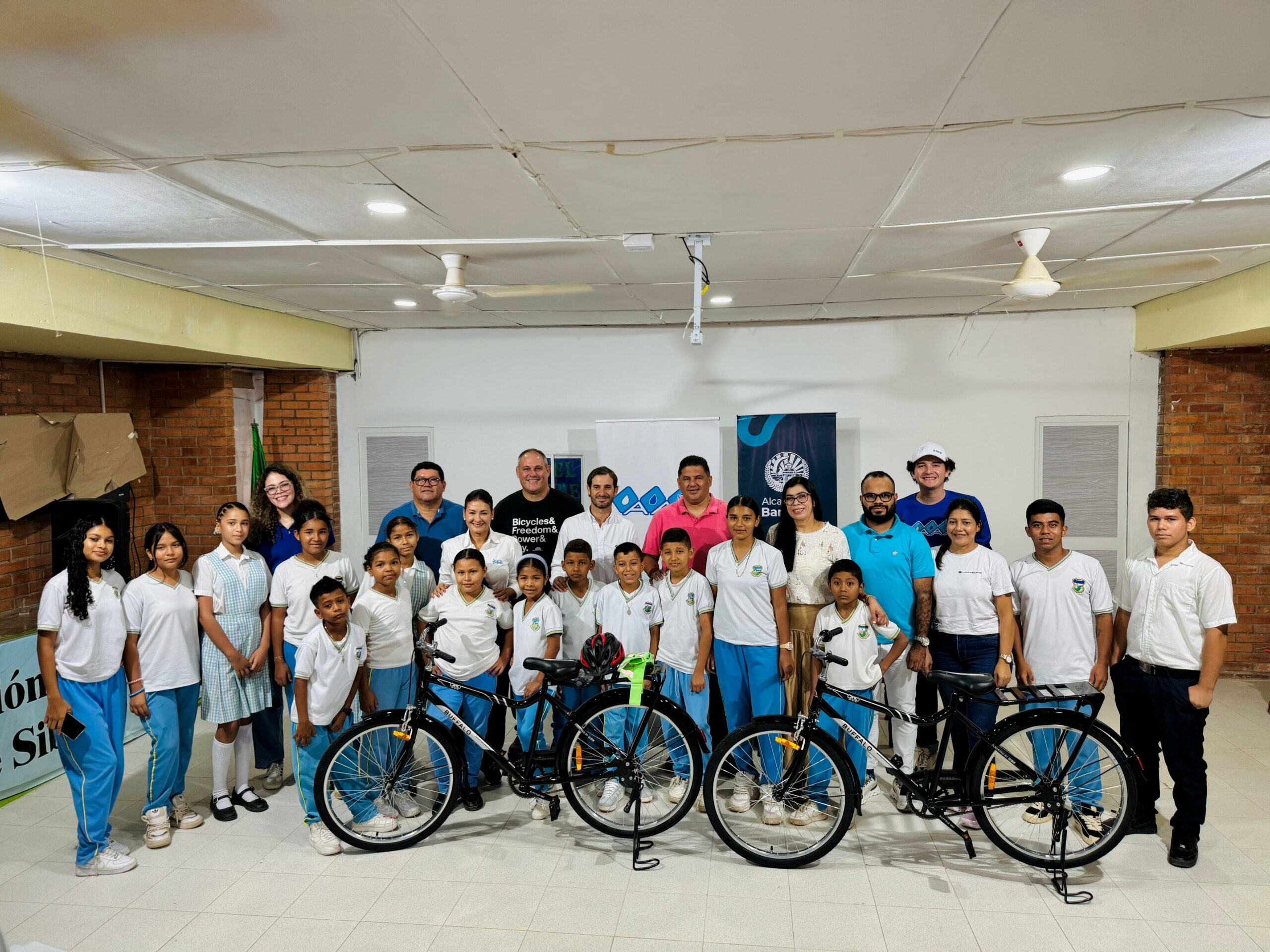 Bicicletas abren nuevos caminos para la educación rural en el Atlántico