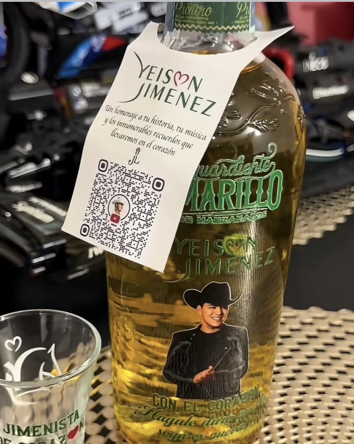 Alerta por licor ilegal: advierten uso no autorizado de imagen de Yeison Jiménez en aguardiente