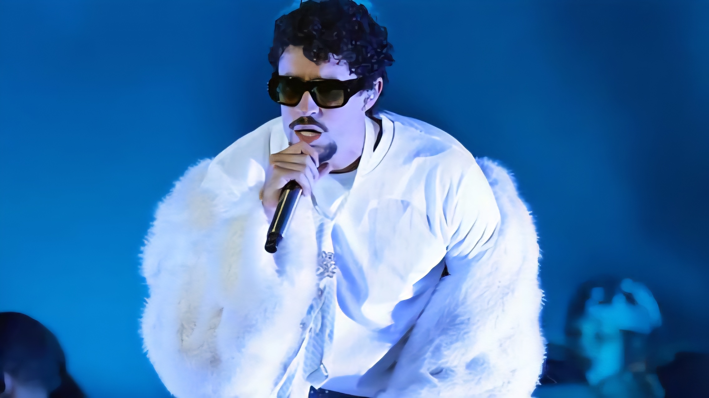 Bad Bunny sacude Medellín con una noche simbólica y musical