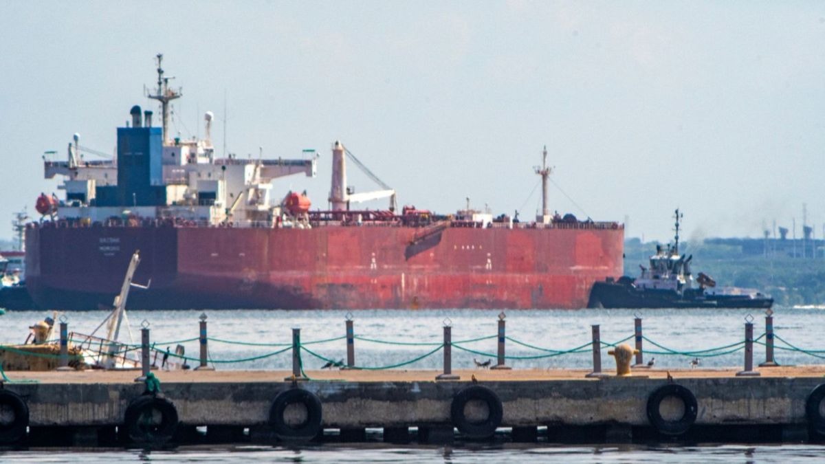 Rusia despliega submarino para proteger buque petrolero perseguido por Estados Unidos