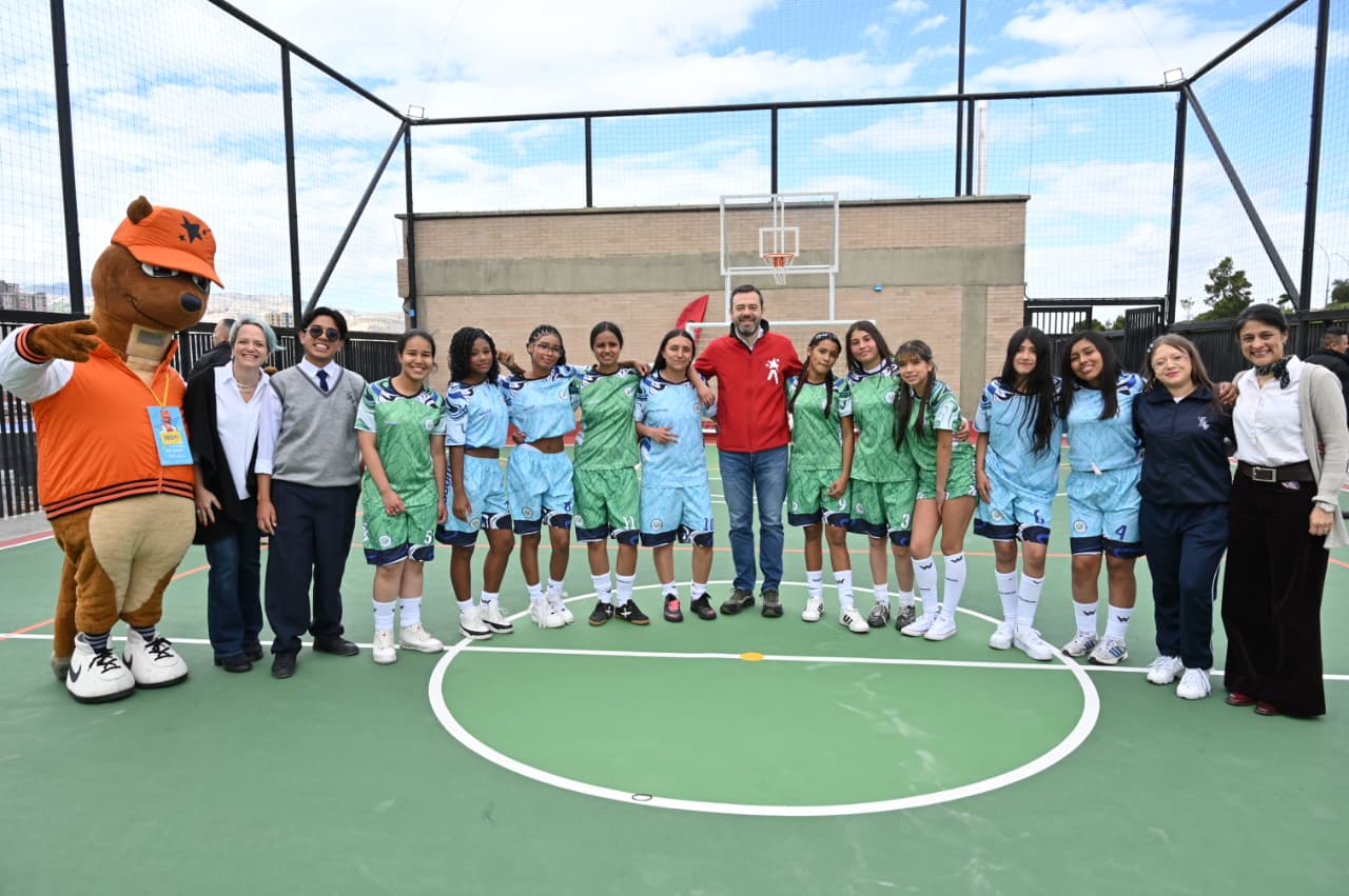 Bogotá fortalece su apuesta educativa con la entrega del colegio Alexander Fleming y abre debate sobre el uso responsable de redes sociales