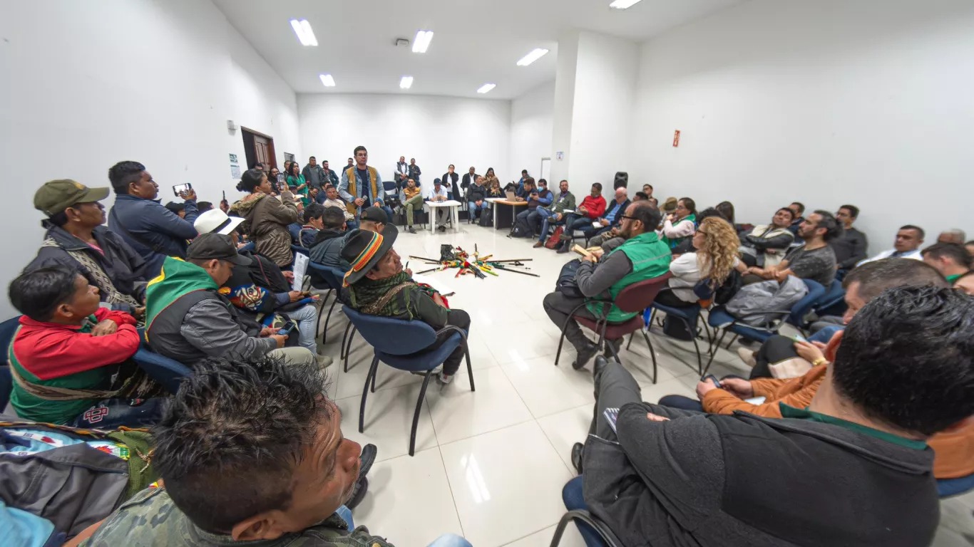 Funcionarios denunciaron retención durante protestas indígenas en el Centro Administrativo Nacional