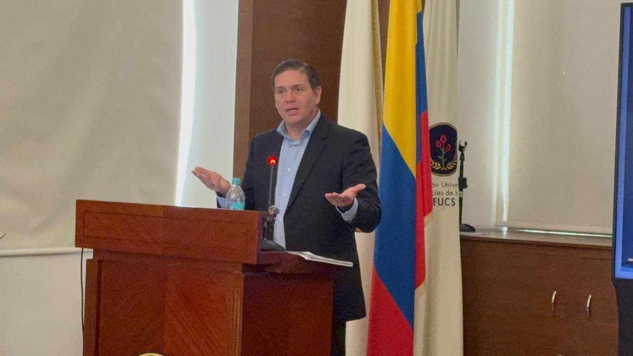 Juan Carlos Pinzón presenta estrategia nacional para transformar el sistema de salud y garantizar atención oportuna a los pacientes