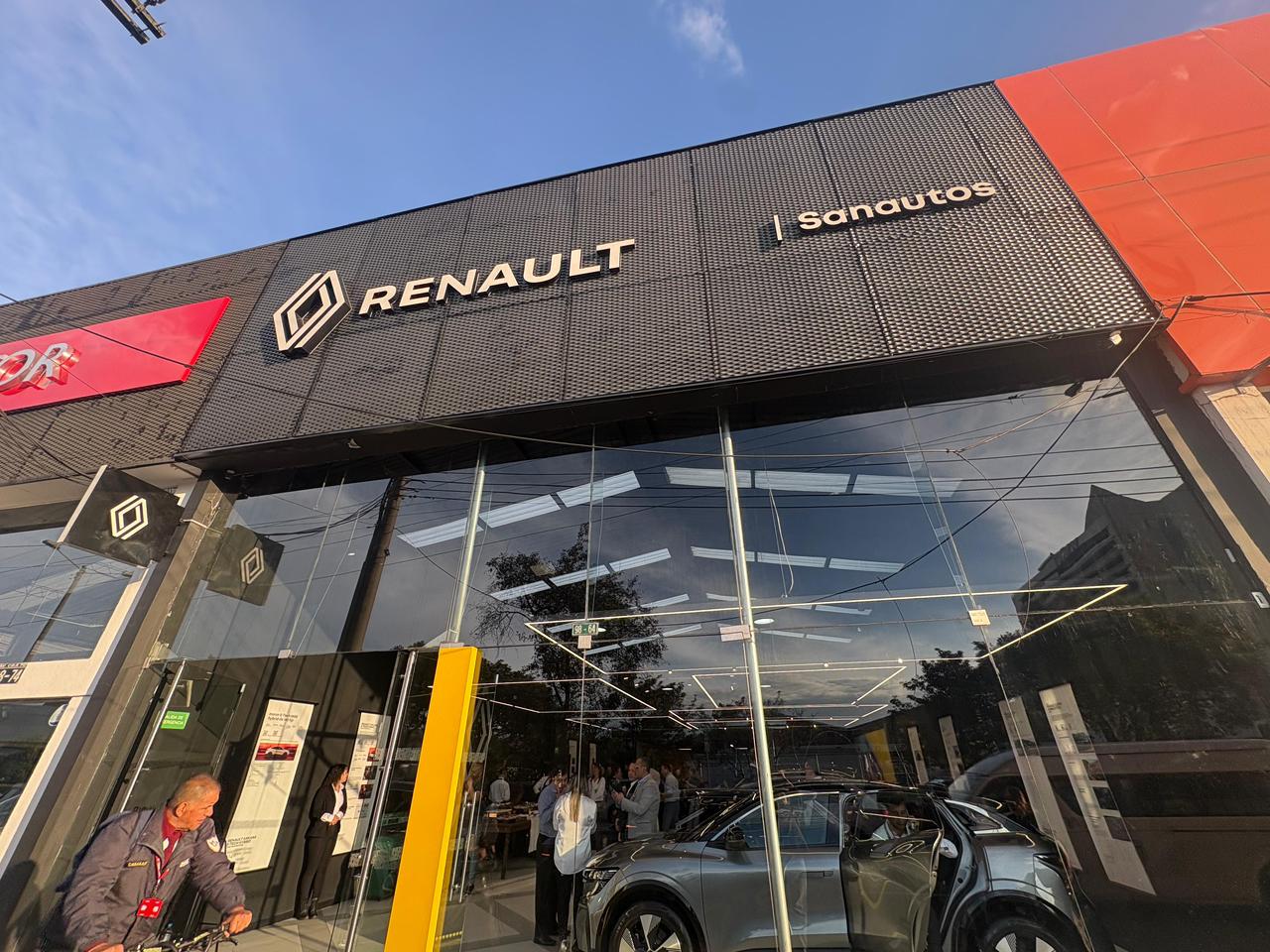 Sanautos amplía su presencia en Bogotá con la apertura de una nueva sala Renault en Morato