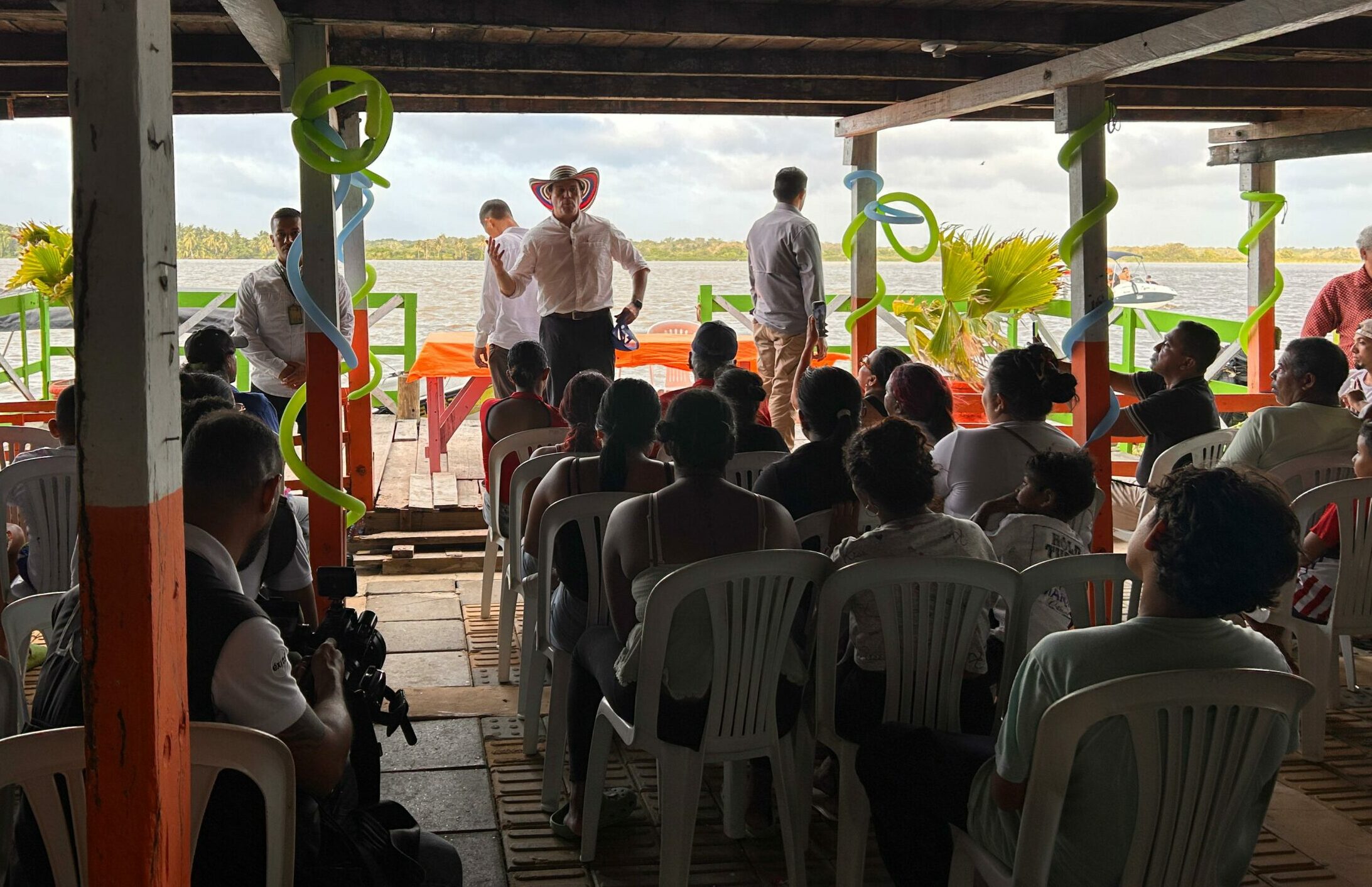 Juan Carlos Pinzón plantea refuerzo policial y respaldo a proyectos estratégicos durante visita a Barranquilla