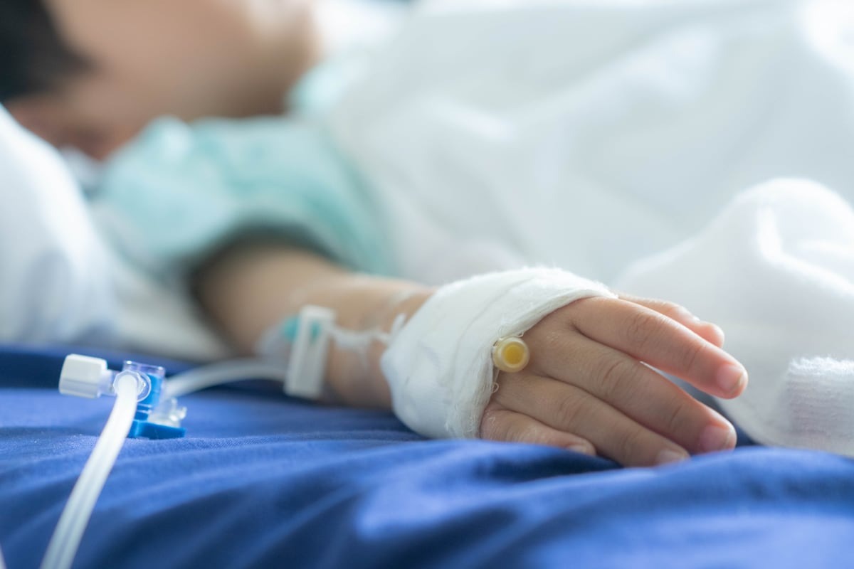 Sistema de salud en alerta tras la muerte de un niño que esperaba un tratamiento vital en Bogotá