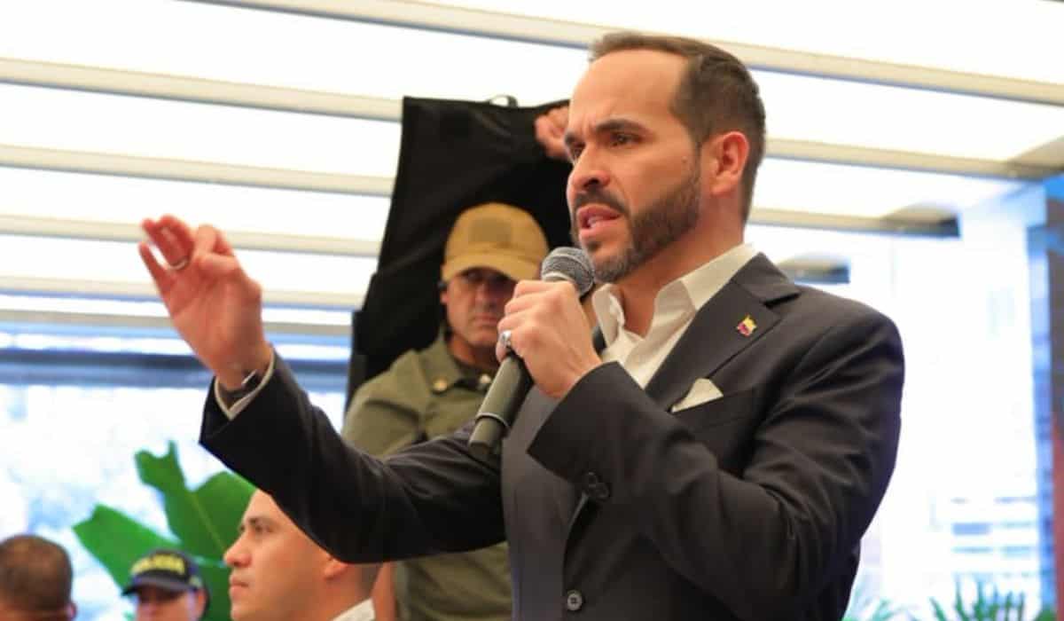 Abelardo de la Espriella plantea reforma económica con cambios en energía, impuestos y desarrollo rural