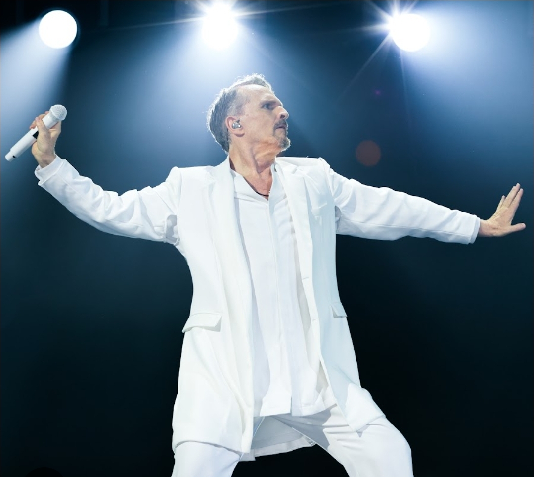 Regreso triunfal de Miguel Bosé a Colombia con su “Importante Tour 2026”