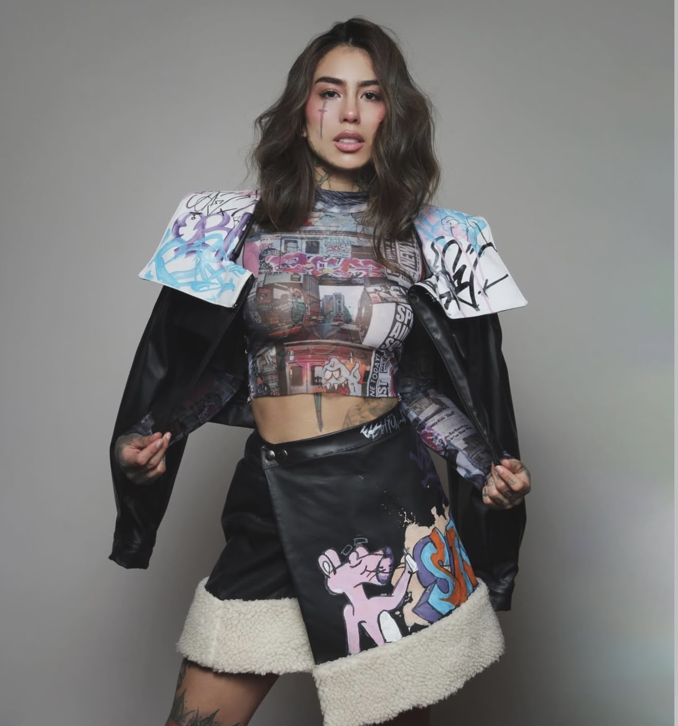 Paula Salamanca transforma cicatrices en símbolos de fortaleza a través del arte del tatuaje